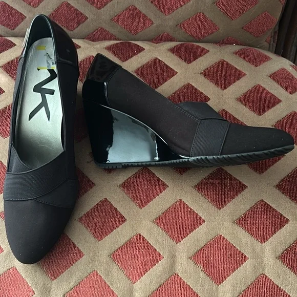 Anne Klein sport woman’s black wedge heel pumps textile upper Aktarence sz 7.5M🌹 - Picture 15 of 17